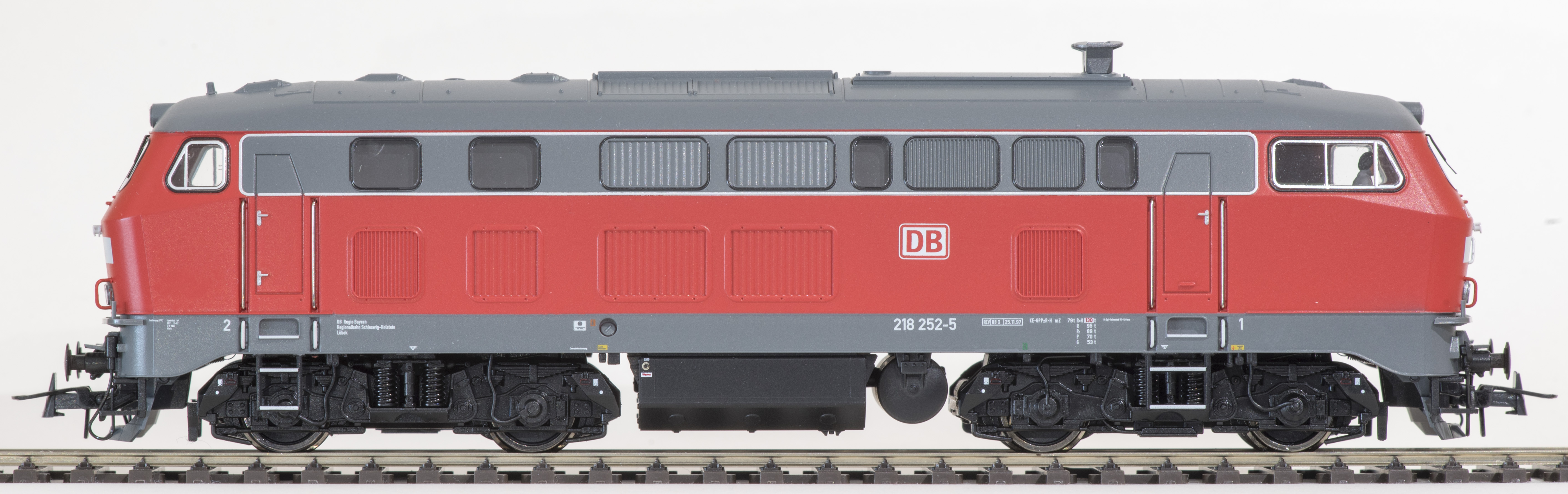 Modell der 212 252-5 in Verkehrsrot von Roco (Artikelnummer 72751) Regionalbahn Schleswig-Holstein REV HB X 25.11.97