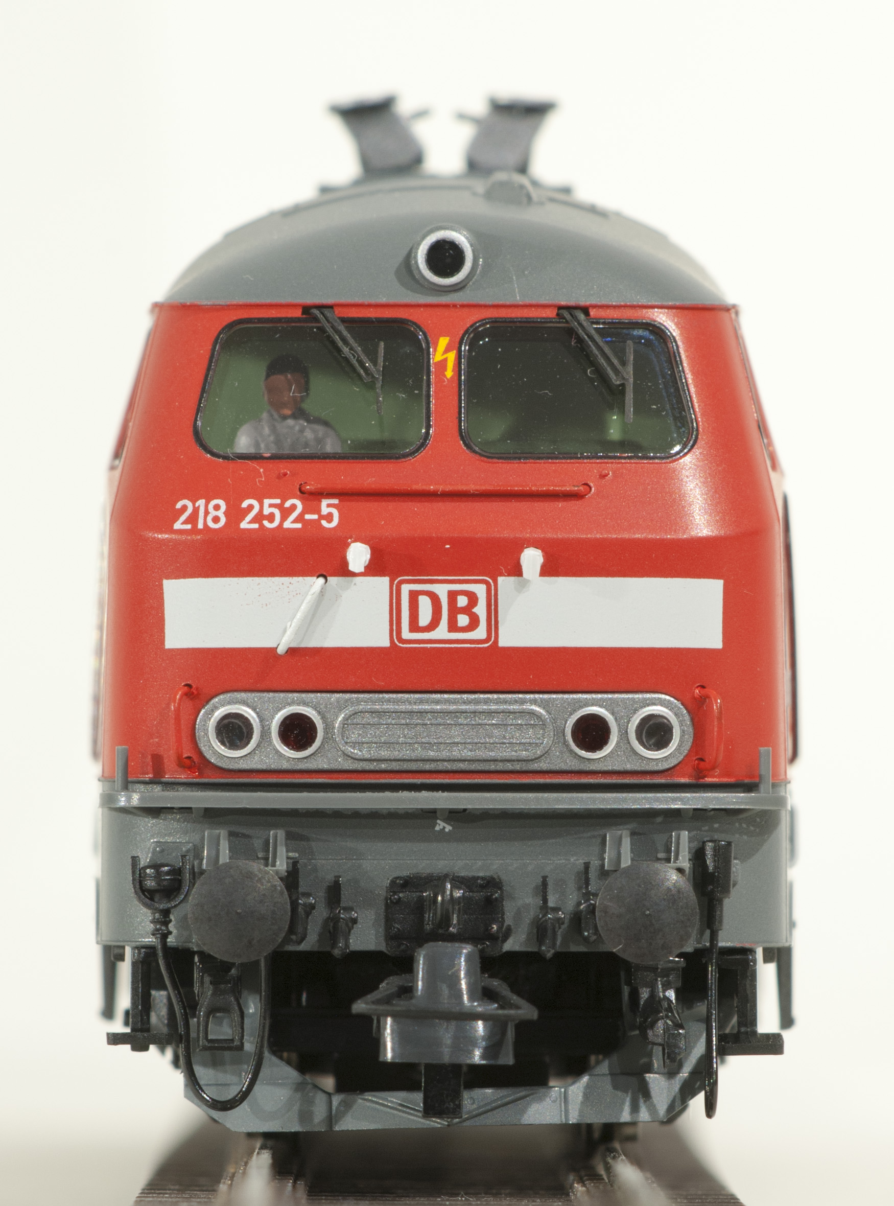 Modell der 212 252-5 in Verkehrsrot von Roco (Artikelnummer 72751) Regionalbahn Schleswig-Holstein REV HB X 25.11.97